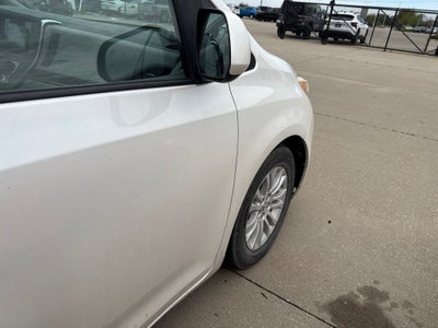 2015 Toyota Sienna XLE 8 Passenger