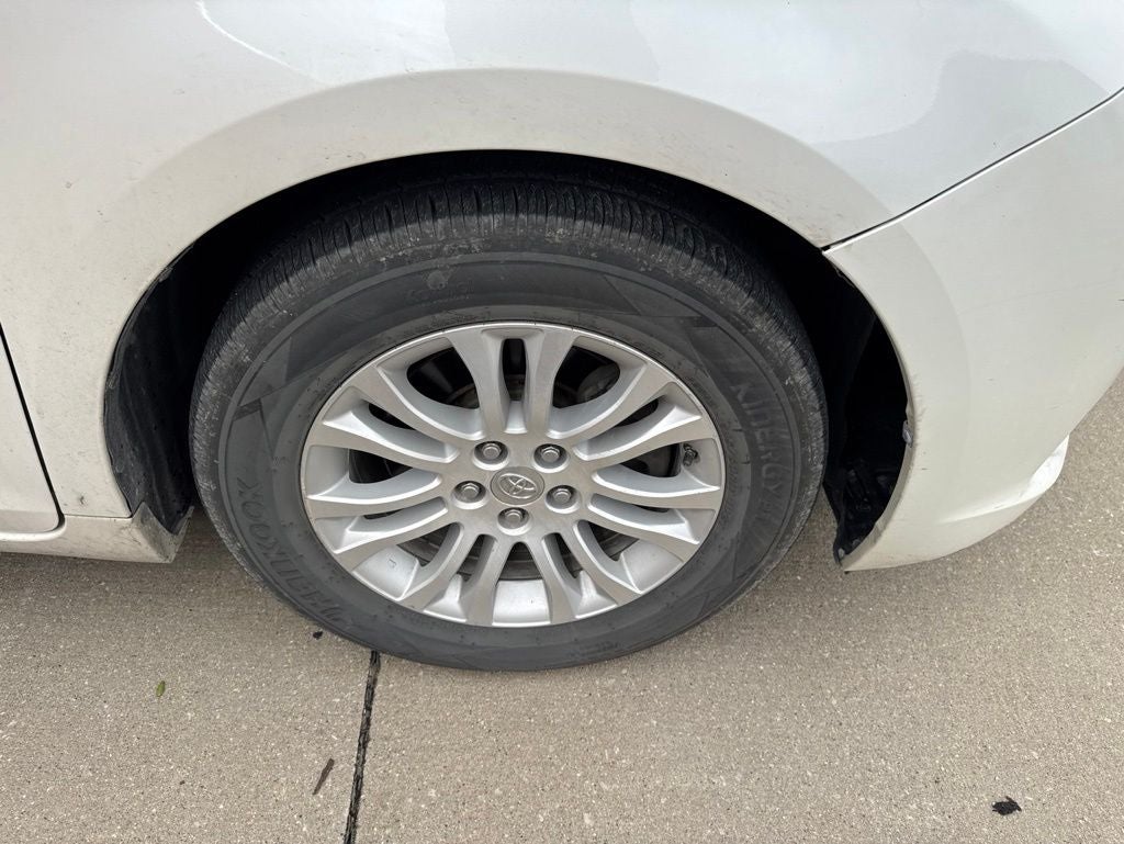 2015 Toyota Sienna XLE 8 Passenger