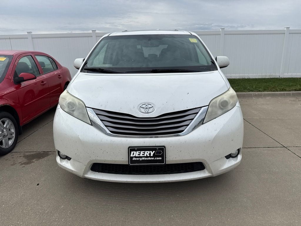 2015 Toyota Sienna XLE 8 Passenger