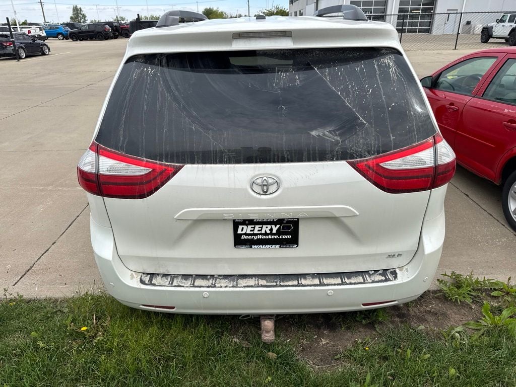 2015 Toyota Sienna XLE 8 Passenger