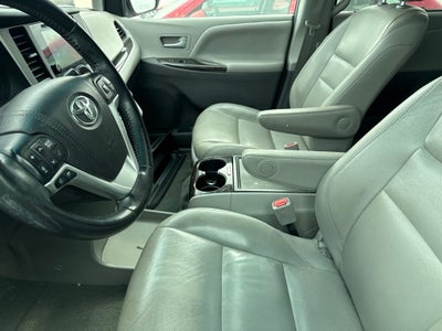 2015 Toyota Sienna XLE 8 Passenger