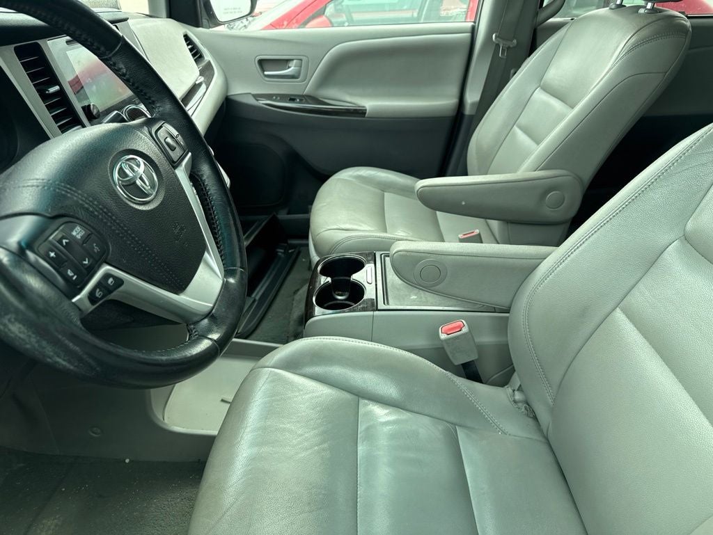 2015 Toyota Sienna XLE 8 Passenger