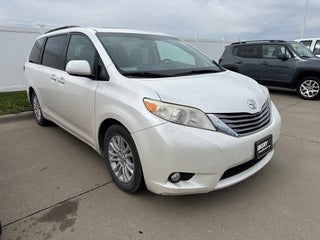 2015 Toyota Sienna XLE 8 Passenger