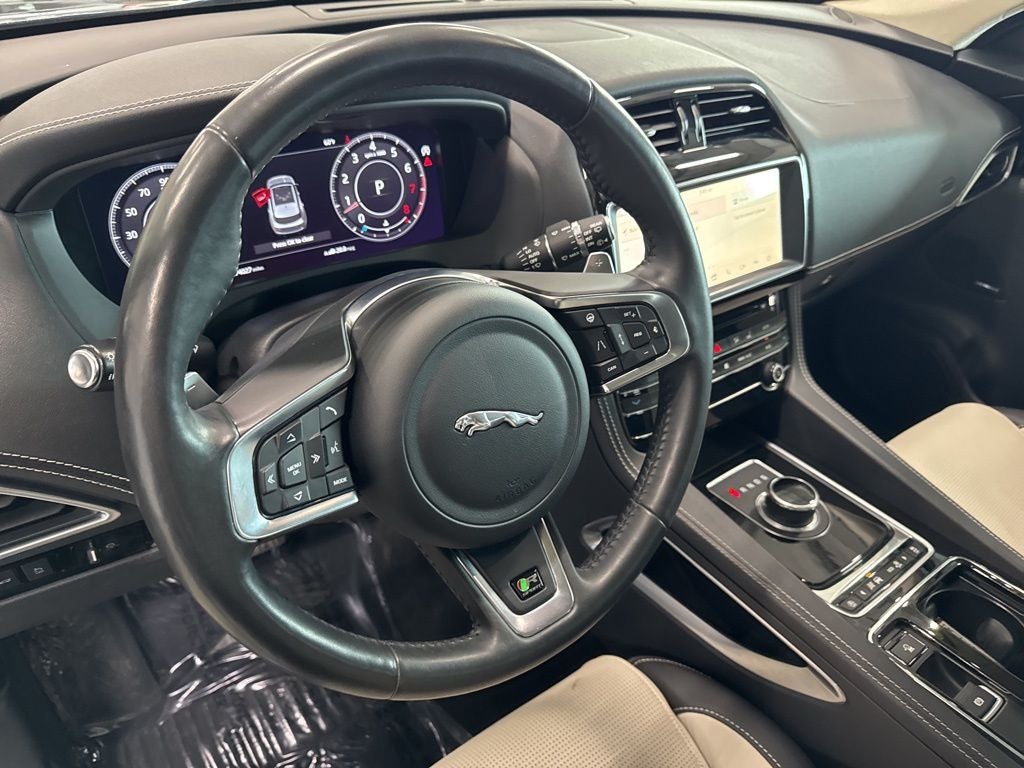 2019 Jaguar F-PACE 30t R-Sport