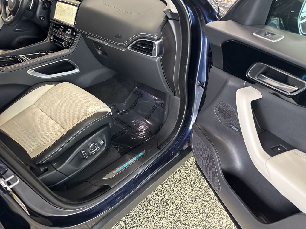 2019 Jaguar F-PACE 30t R-Sport