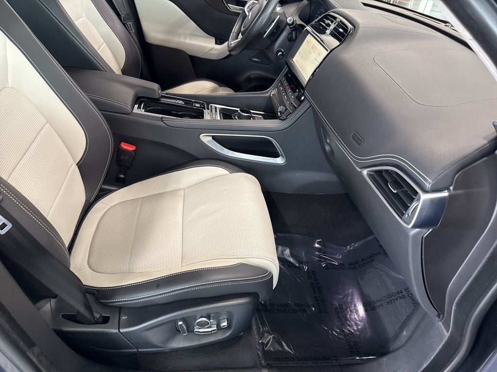 2019 Jaguar F-PACE 30t R-Sport