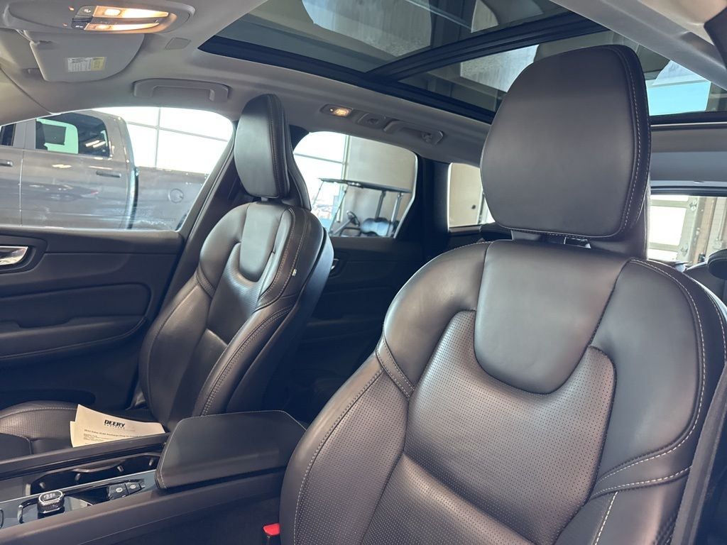 2022 Volvo XC60 Recharge Plug-In Hybrid T8 Inscription