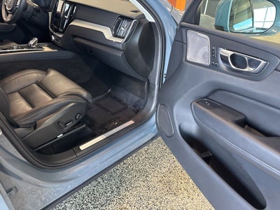 2022 Volvo XC60 Recharge Plug-In Hybrid T8 Inscription