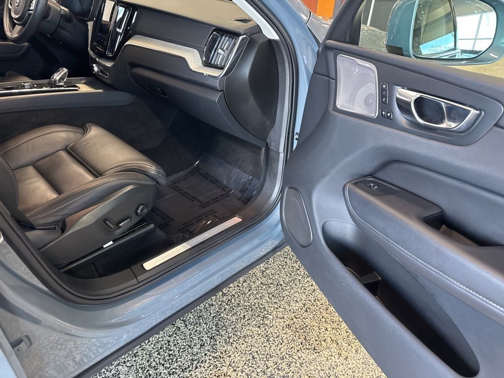 2022 Volvo XC60 Recharge Plug-In Hybrid T8 Inscription