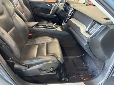 2022 Volvo XC60 Recharge Plug-In Hybrid T8 Inscription