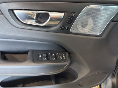 2022 Volvo XC60 Recharge Plug-In Hybrid T8 Inscription