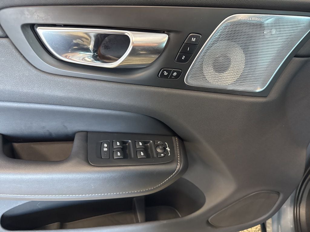 2022 Volvo XC60 Recharge Plug-In Hybrid T8 Inscription