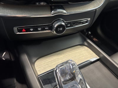 2022 Volvo XC60 Recharge Plug-In Hybrid T8 Inscription
