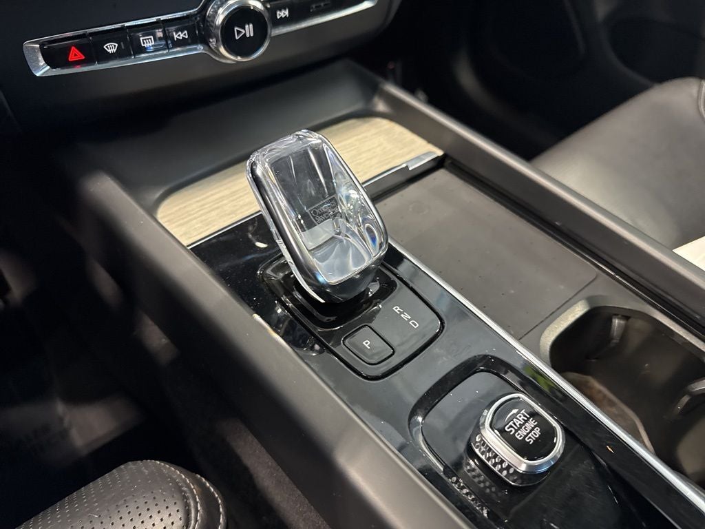 2022 Volvo XC60 Recharge Plug-In Hybrid T8 Inscription