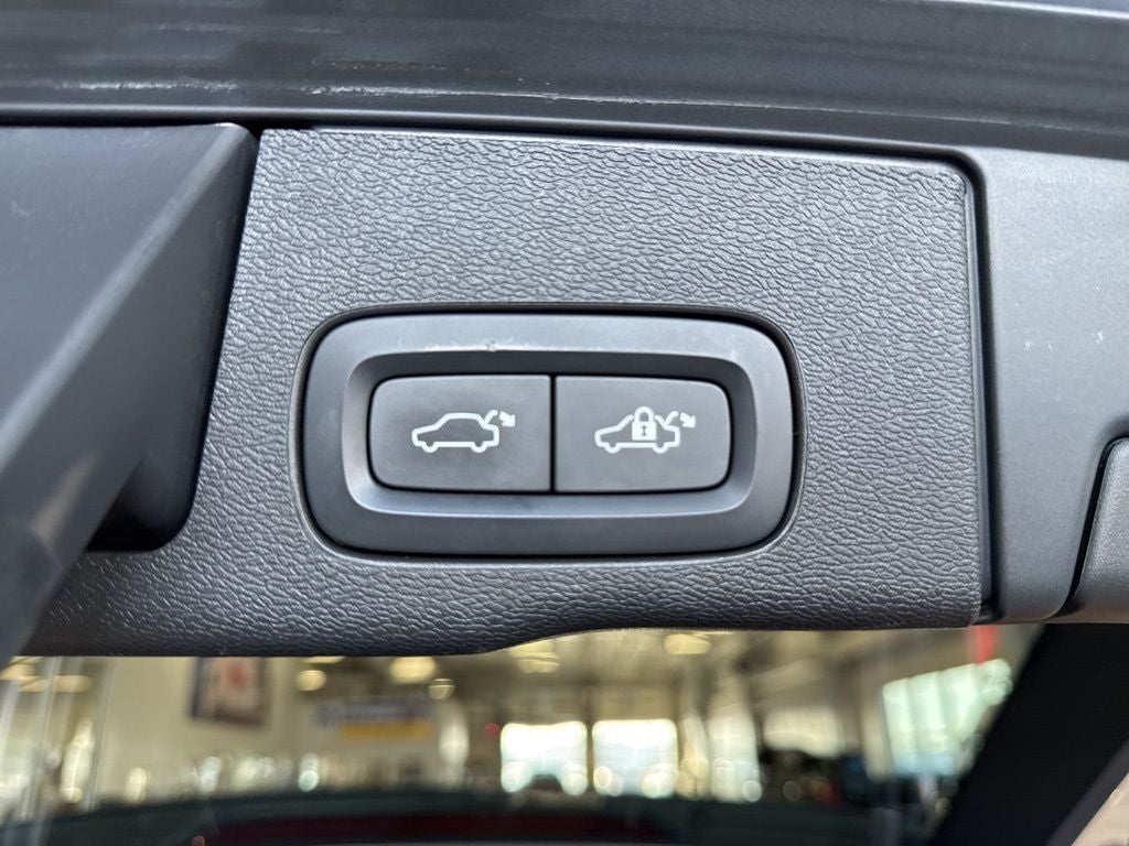 2022 Volvo XC60 Recharge Plug-In Hybrid T8 Inscription